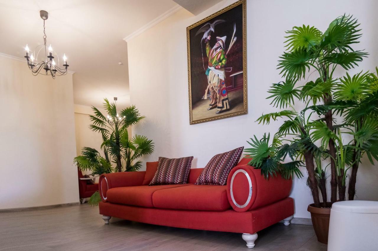 Spacious And Cozy Apartment In Bishkek Center Exterior foto